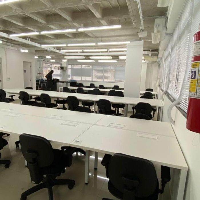 O Guia Definitivo da Cadeira Ergonômica em BH: Laudos, Normas (NR-17) e Como Escolher Corretamente